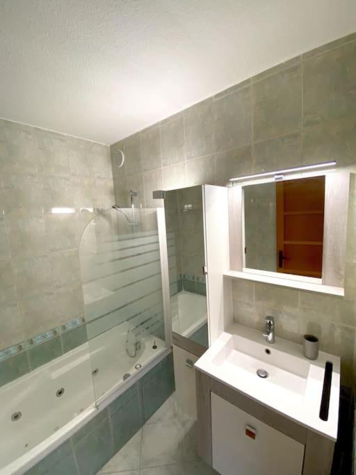 Appartement Spacieux 65M2, Avec Piscine Et Parking Fréjus المظهر الخارجي الصورة